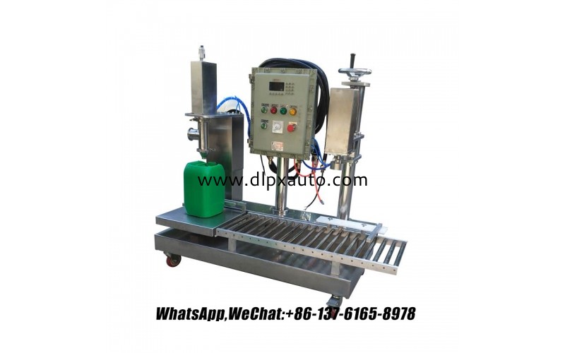 帶冠蓋的發(fā)動機(jī)油自動雙頭液體桶灌裝機(jī)2